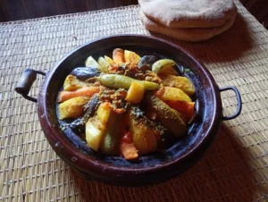 Tajine traditionnel marocain, cuisine nomade du désert