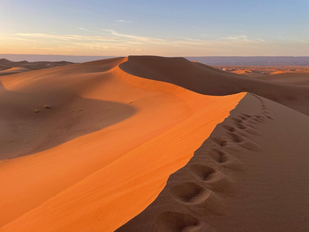 Coucher de soleil dans le désert marocain